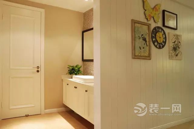 美式休闲风装修案例 黄色沙发点亮客厅空间